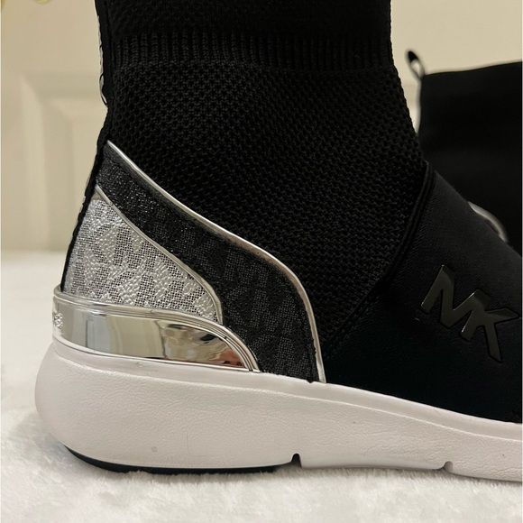 Michael Kors Sterling Bootie, Size 7, Black/Silver - Picture 15 of 15
